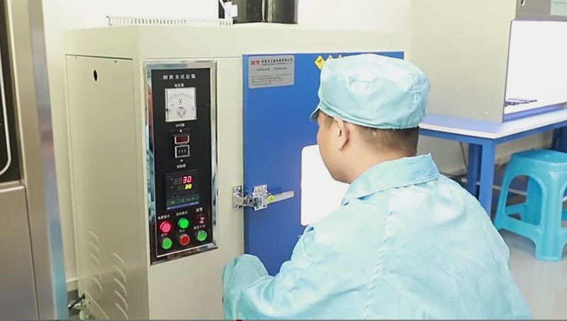 硅膠制品噴有手感油有什么作用？